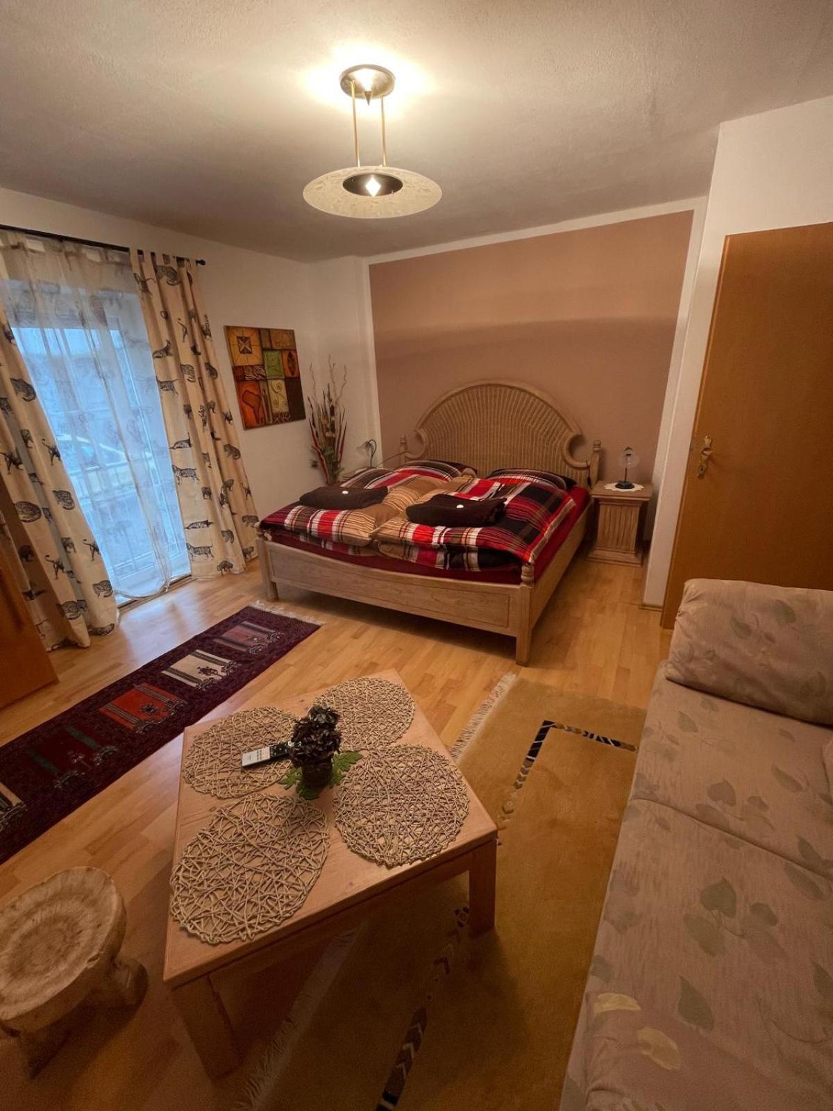Schoene Ferienwohnung In Bahnhofsnaehe Fuer Urlaub, Studium Oder Arbeit 德根多夫 外观 照片