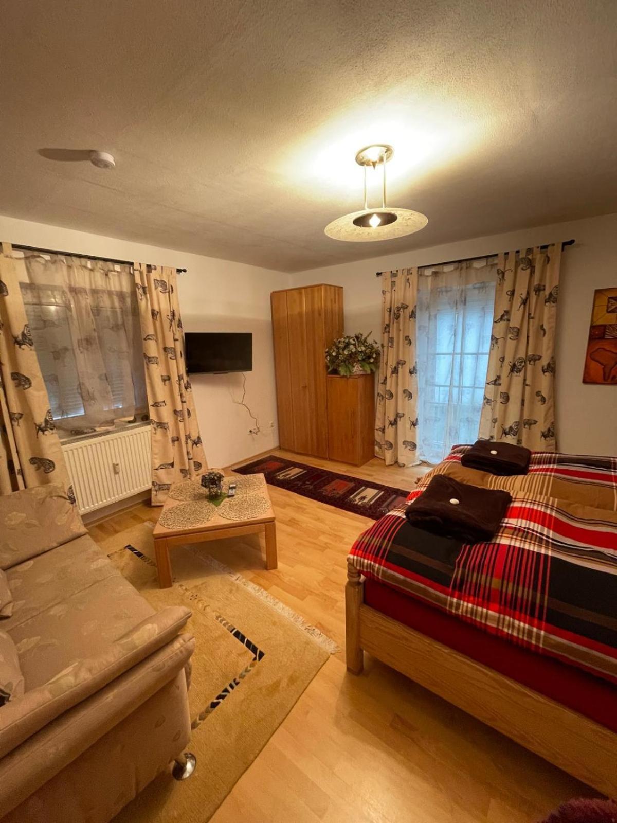 Schoene Ferienwohnung In Bahnhofsnaehe Fuer Urlaub, Studium Oder Arbeit 德根多夫 外观 照片