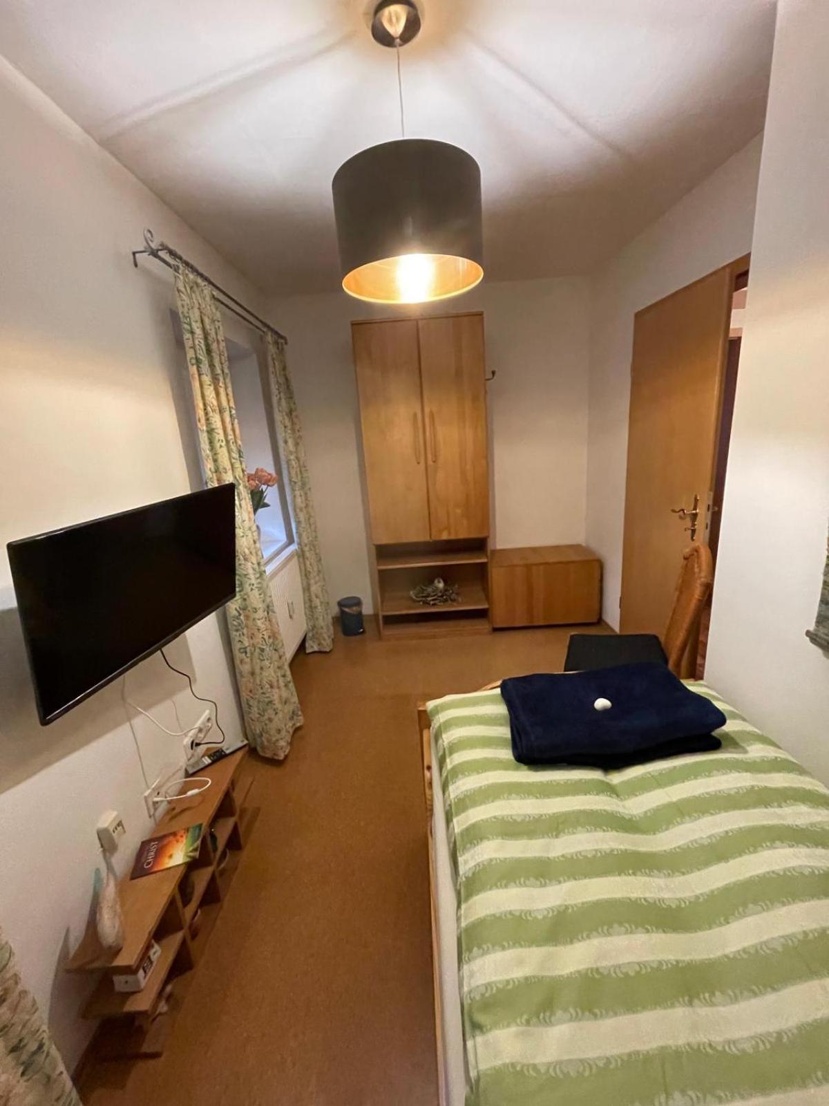 Schoene Ferienwohnung In Bahnhofsnaehe Fuer Urlaub, Studium Oder Arbeit 德根多夫 外观 照片