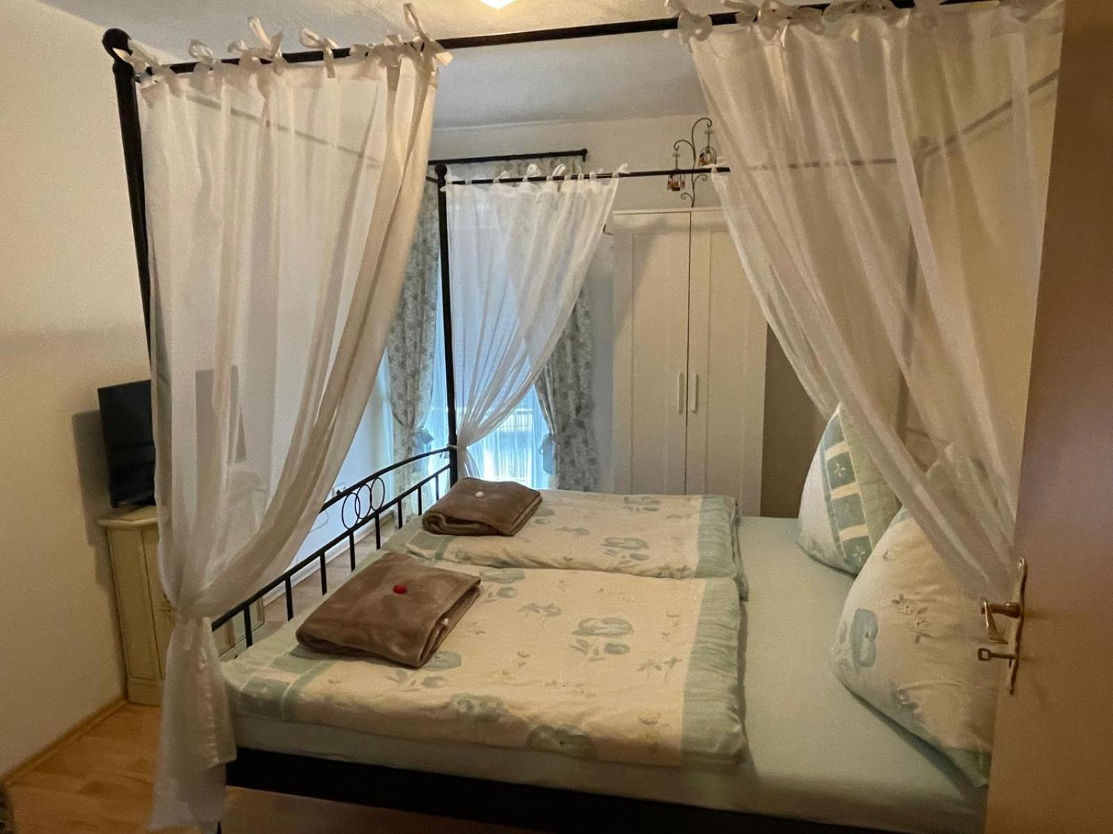 Schoene Ferienwohnung In Bahnhofsnaehe Fuer Urlaub, Studium Oder Arbeit 德根多夫 外观 照片
